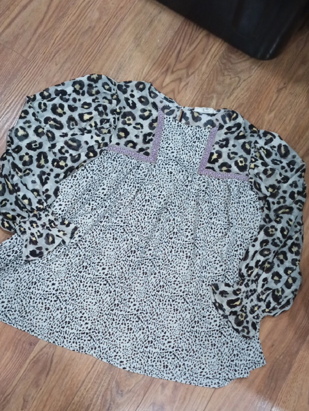 entro Leopard-Print Puff Sleeve Blouse in Cream, Black & Gold